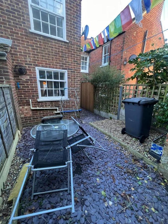 Nestled Inn Canterbury Bagian luar foto